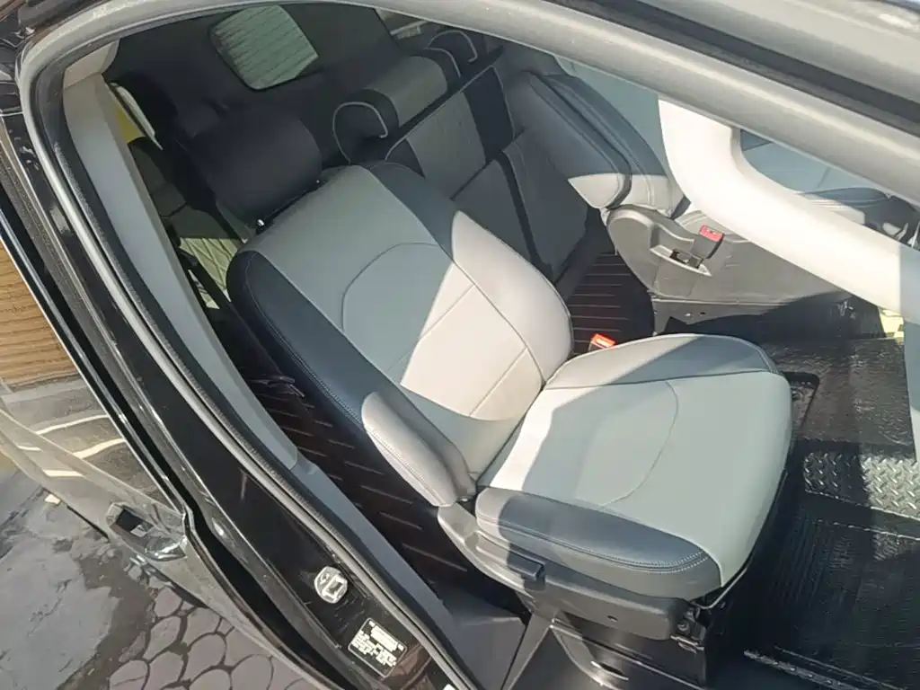 Maxus V70 — миниатюра 25
