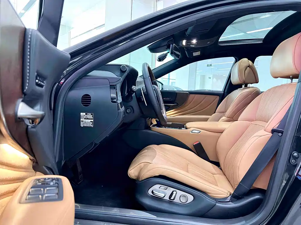 Lexus LS — миниатюра 7