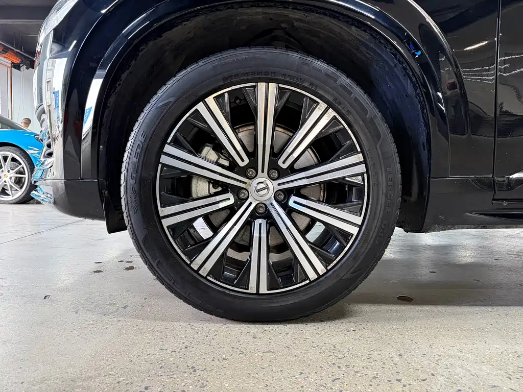 Volvo XC90 — миниатюра 28