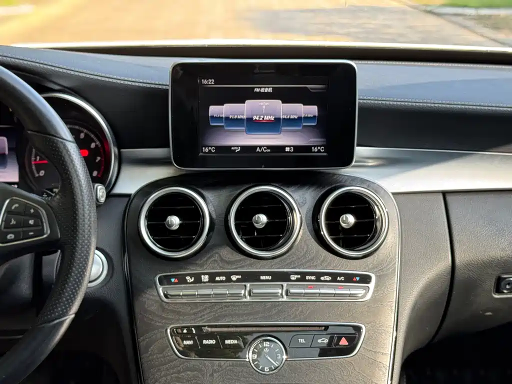 Mercedes-Benz C-Class — миниатюра 13