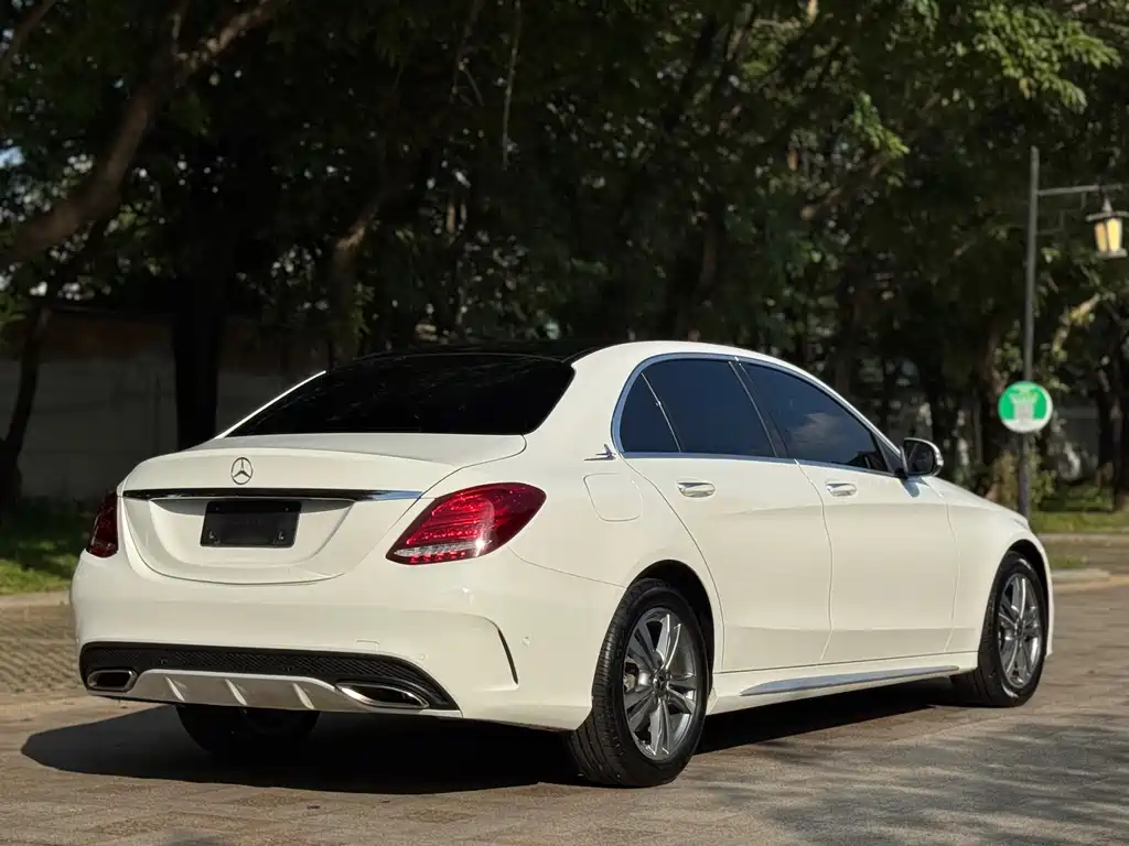 Mercedes-Benz C-Class — миниатюра 8