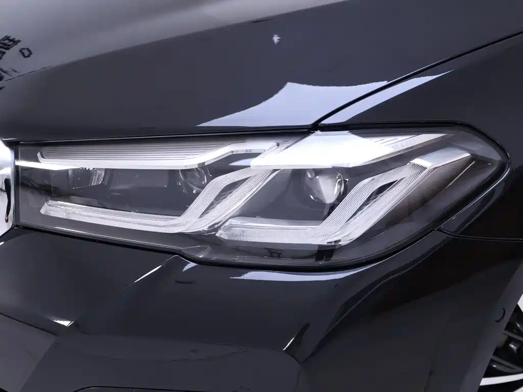 BMW 5 Series — миниатюра 4