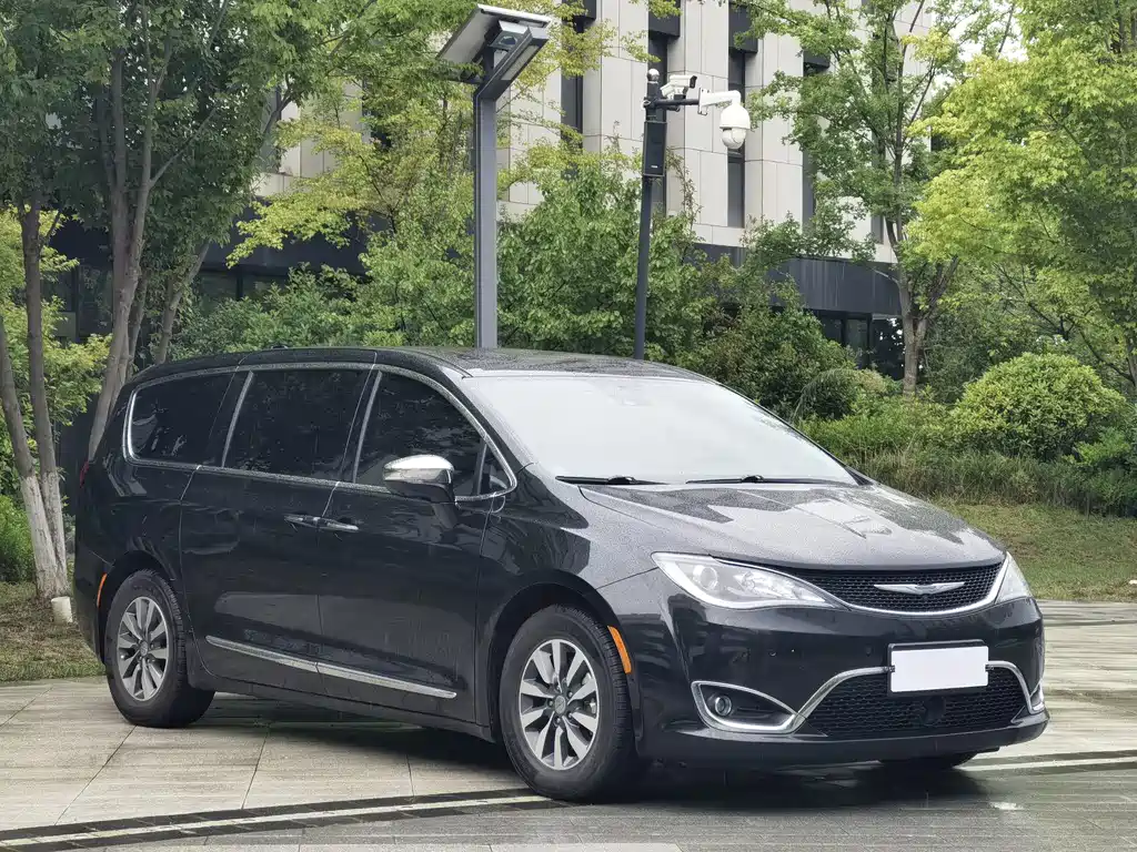 Chrysler Grand Voyager PHEV (Import) — миниатюра 3