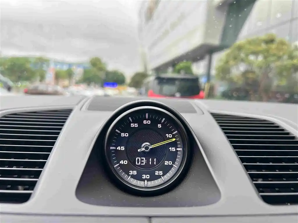 Porsche Cayenne Hybrid — миниатюра 6