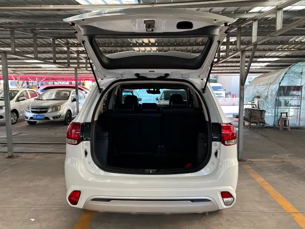 Mitsubishi Outlander — миниатюра 5