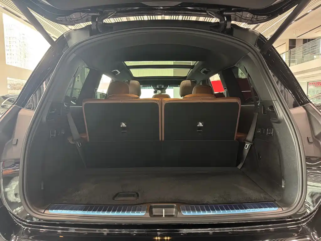 Mercedes-Benz GLS — миниатюра 23