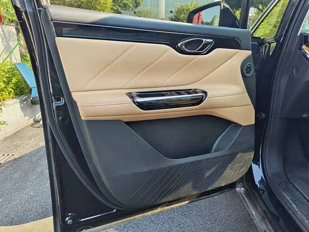 GAC Motor Trumpchi E8 PHEV — миниатюра 10
