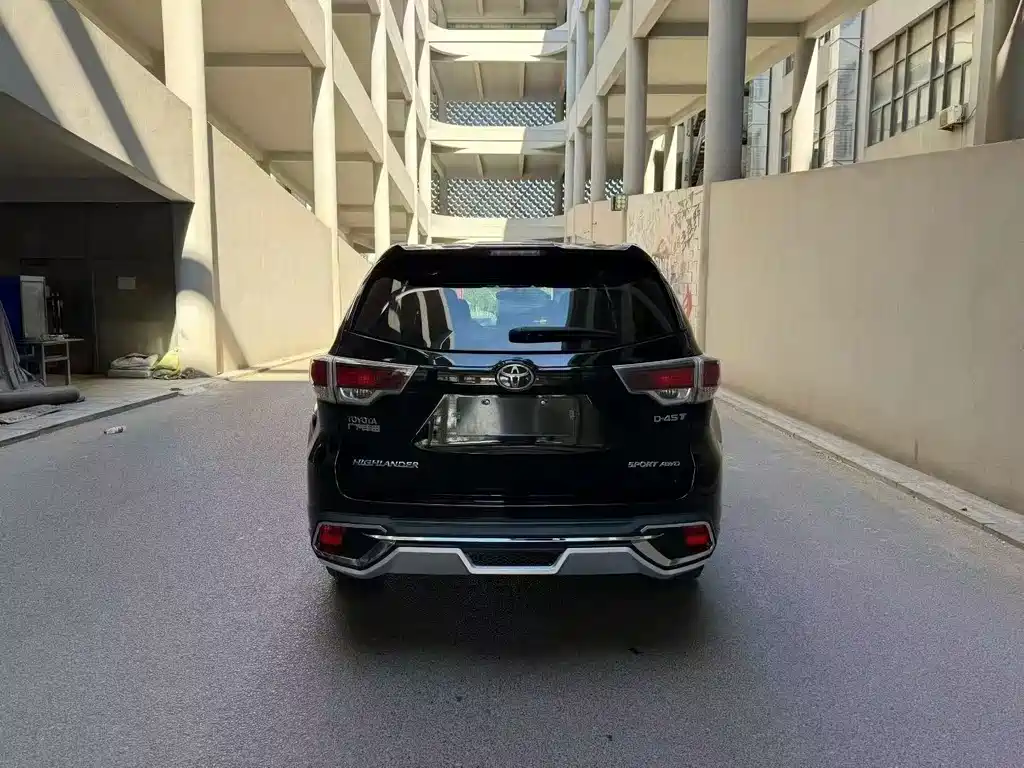 Toyota Highlander 2015 2.0T Luxury 7 мест