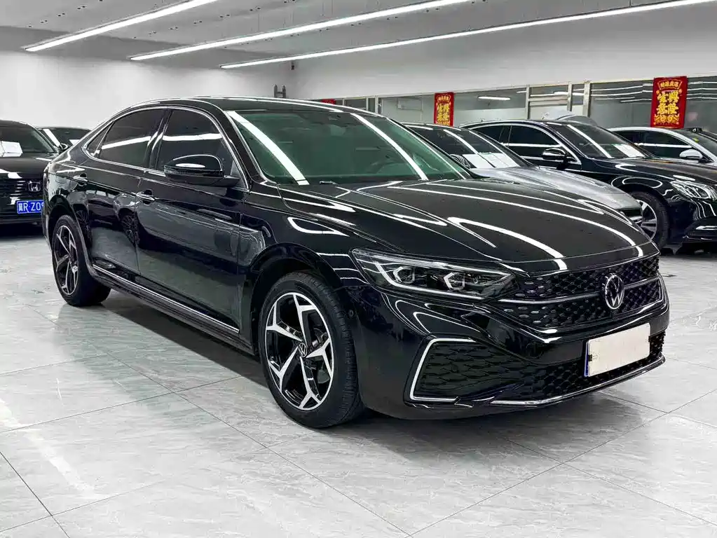 Volkswagen Passat 2023 330TSI Luxury