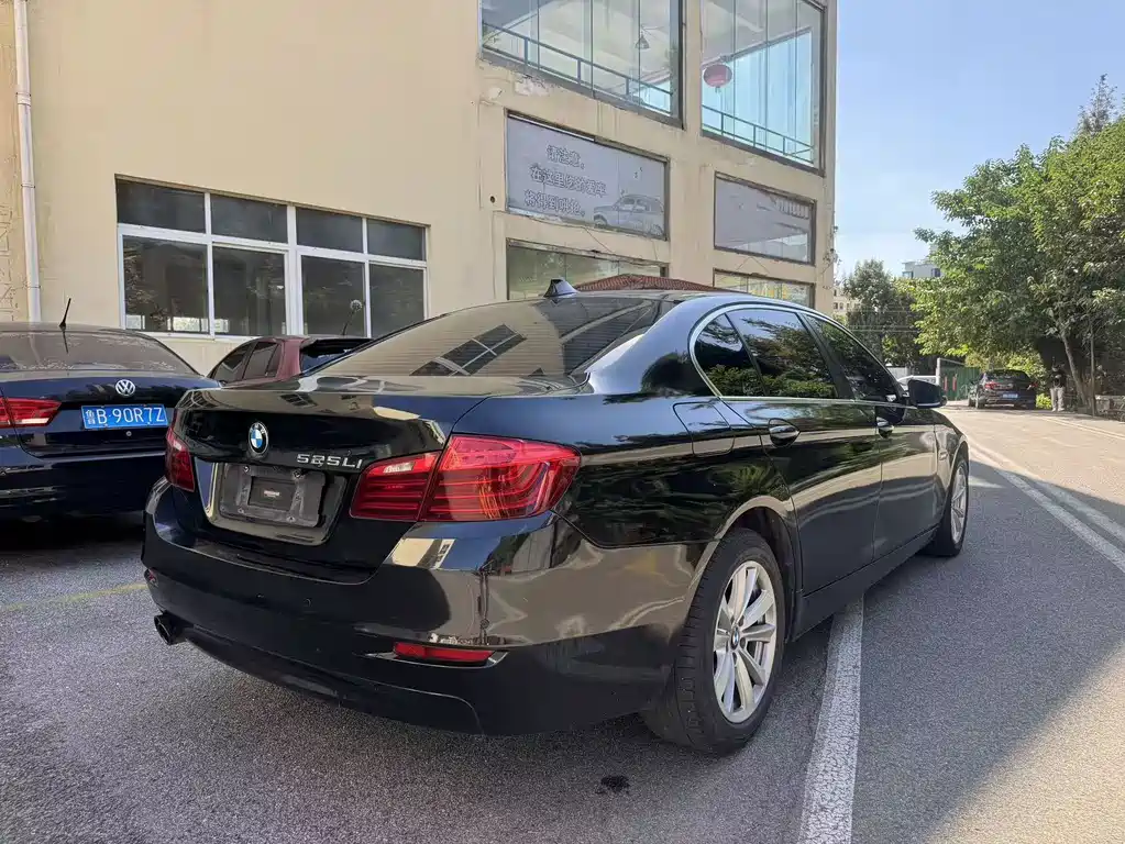 BMW 5 Series — миниатюра 4