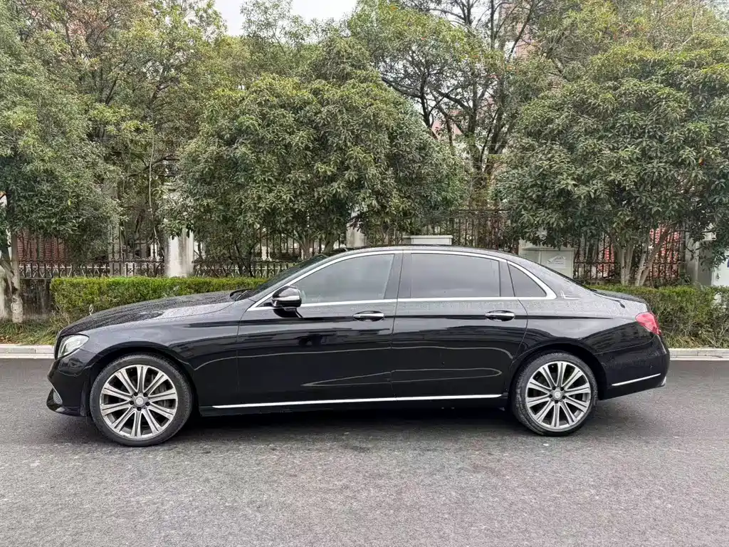 Mercedes-Benz E-Class — миниатюра 7