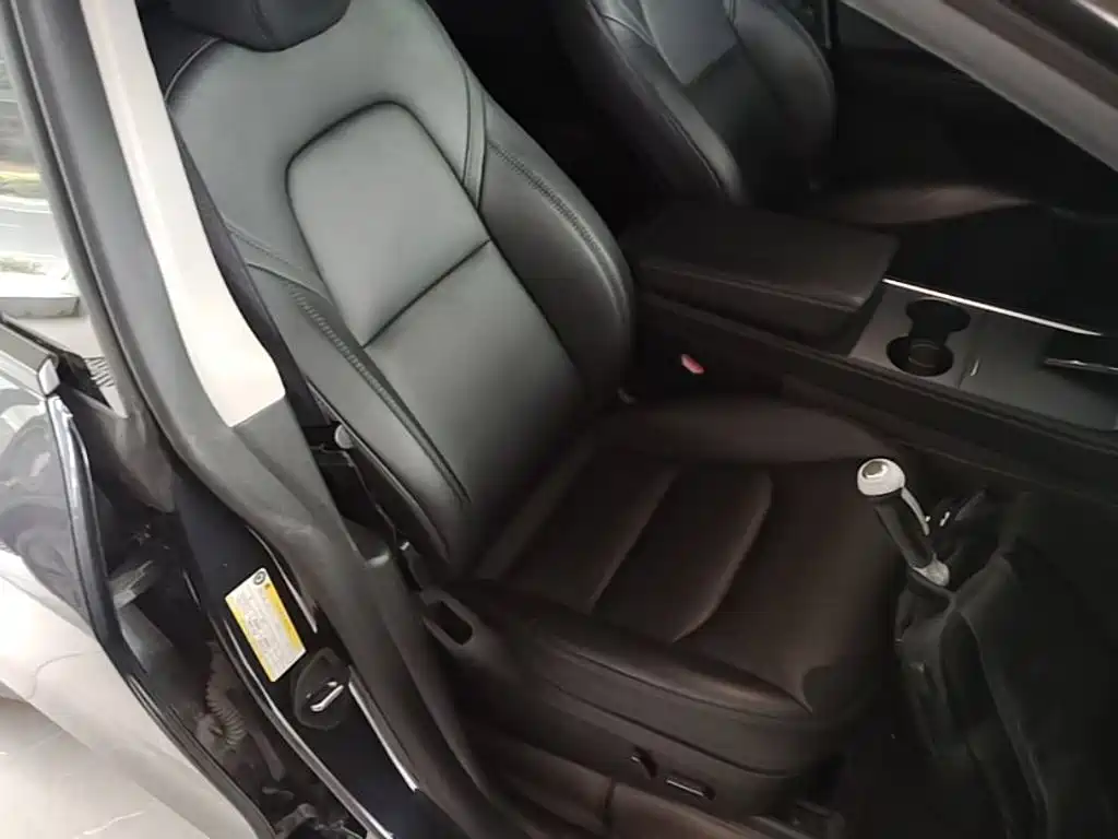 Tesla Model Y — миниатюра 25