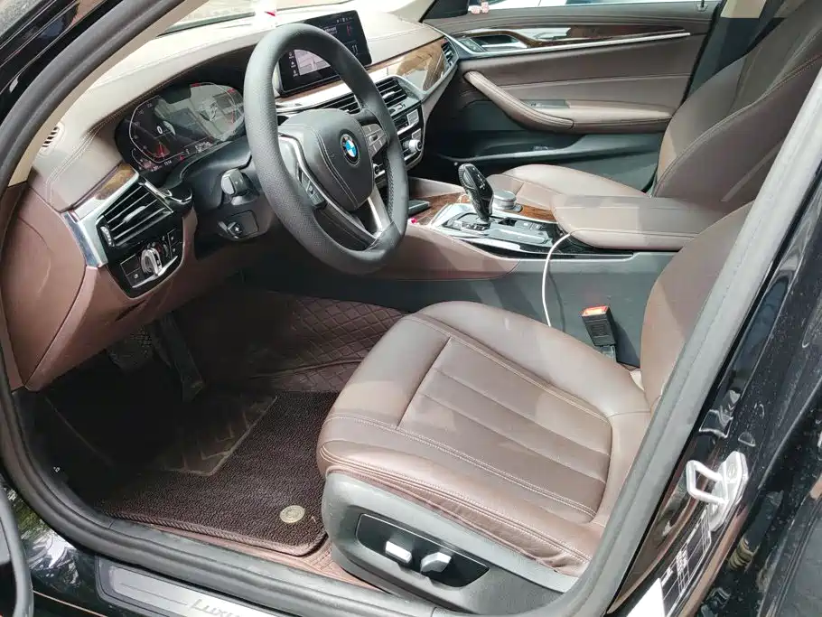 BMW 5 Series — миниатюра 9