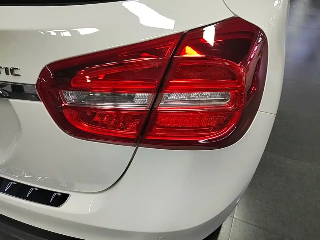 Mercedes-Benz GLA — миниатюра 8