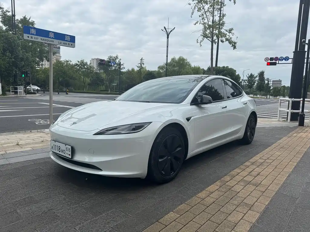 Tesla Model 3 — фотографии объявления, Фото 3