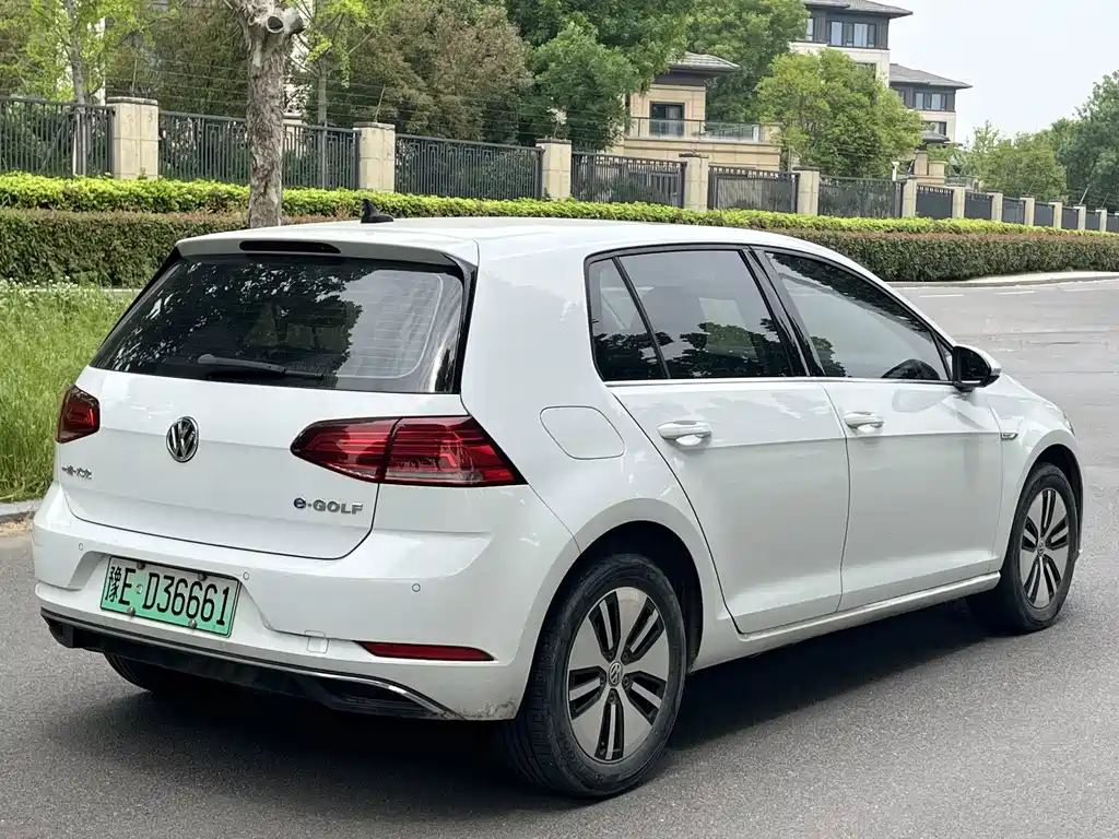 Volkswagen Golf EV — миниатюра 2