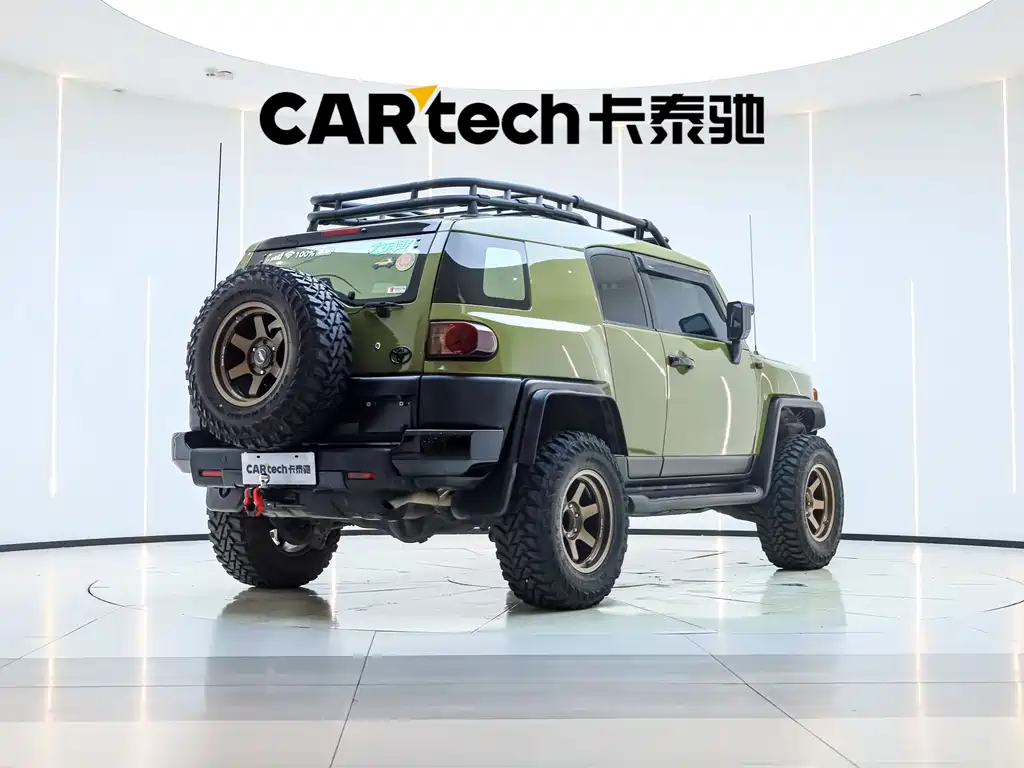 Toyota FJ Cruiser — миниатюра 8
