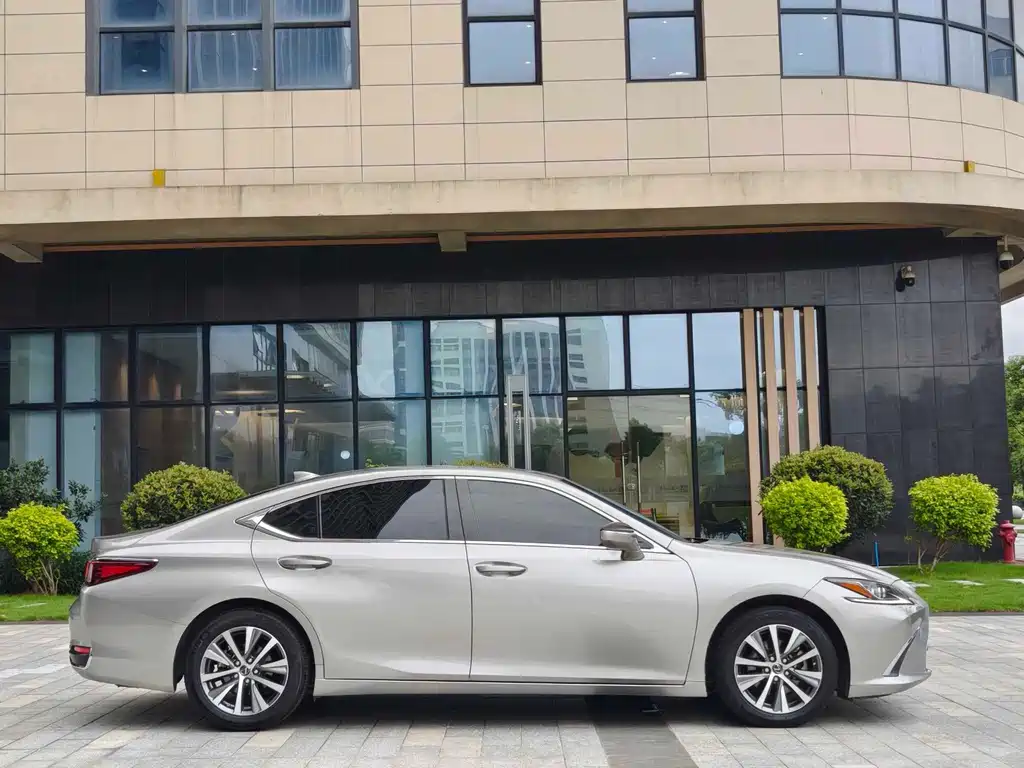 Lexus ES — миниатюра 4