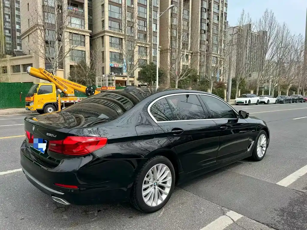 BMW 5 Series — миниатюра 9