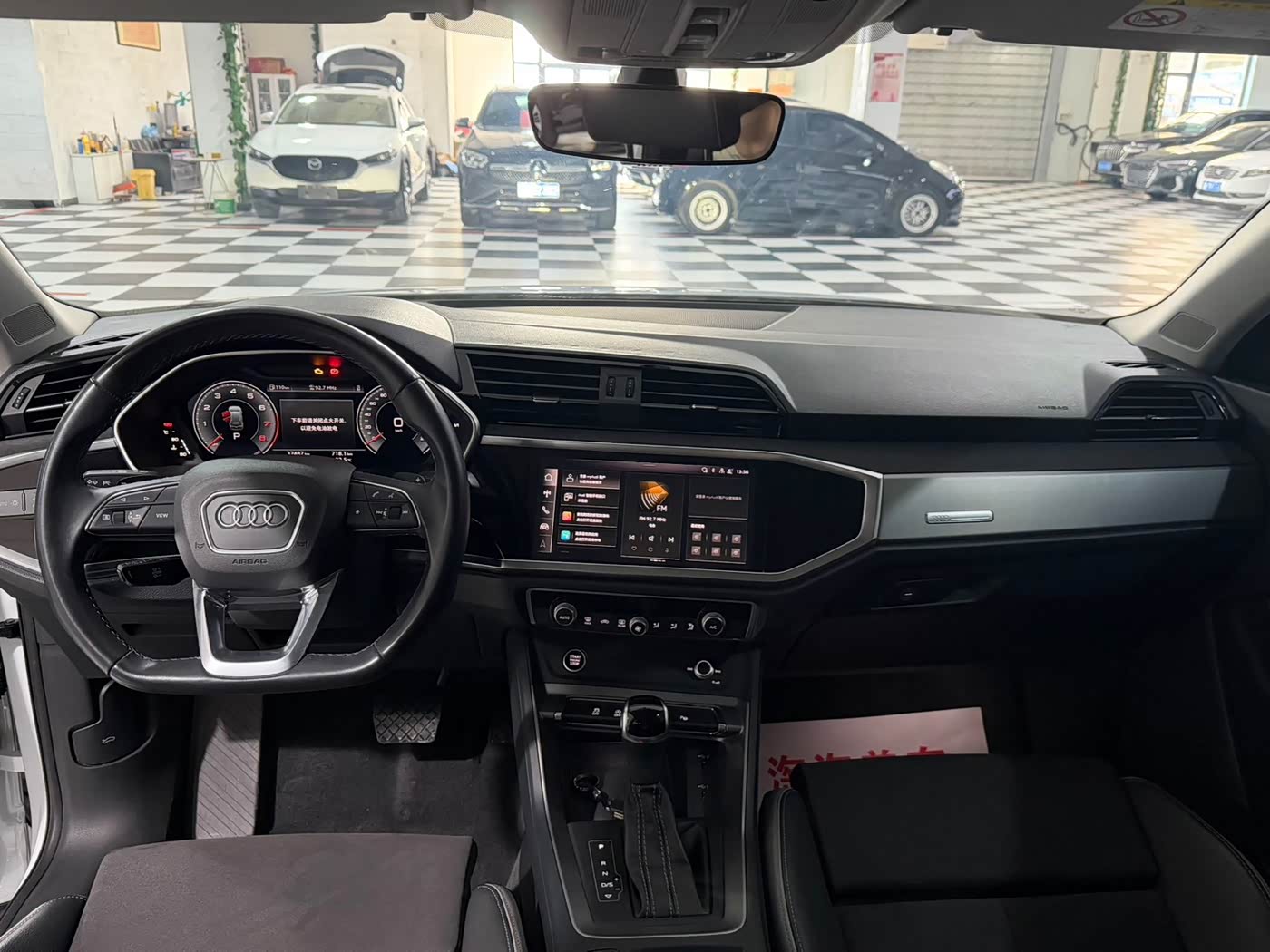 Audi Q3 1.4 л 2022 г. Белый, пробег 37000 км