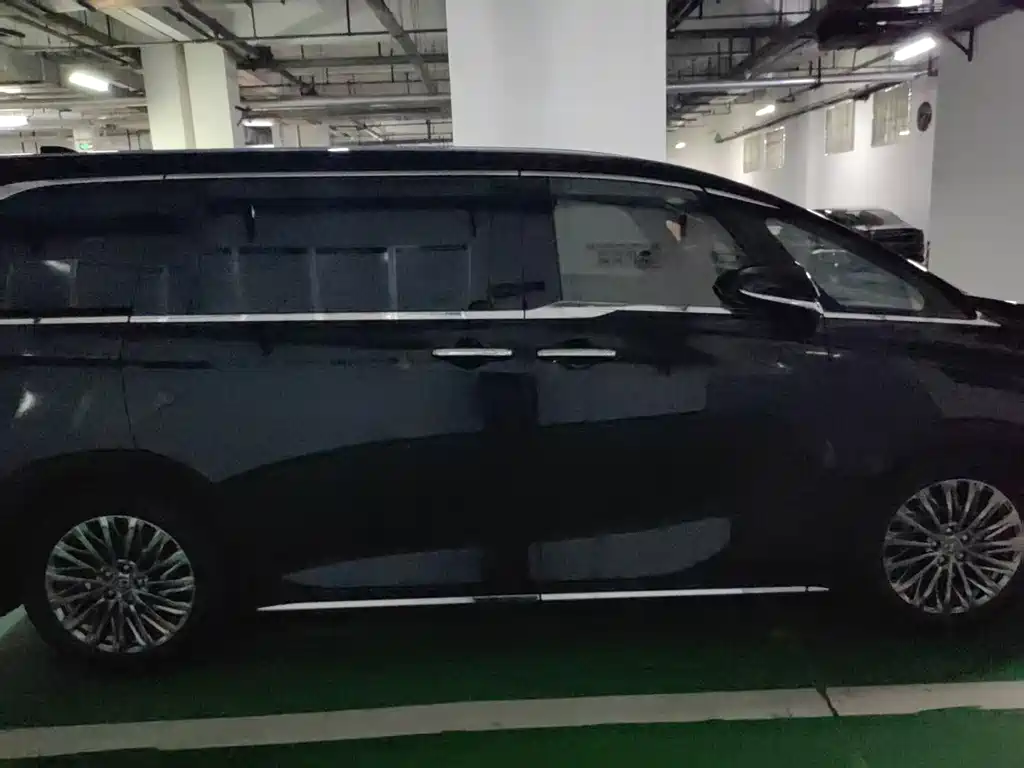 Lexus LM 2023 500h мест