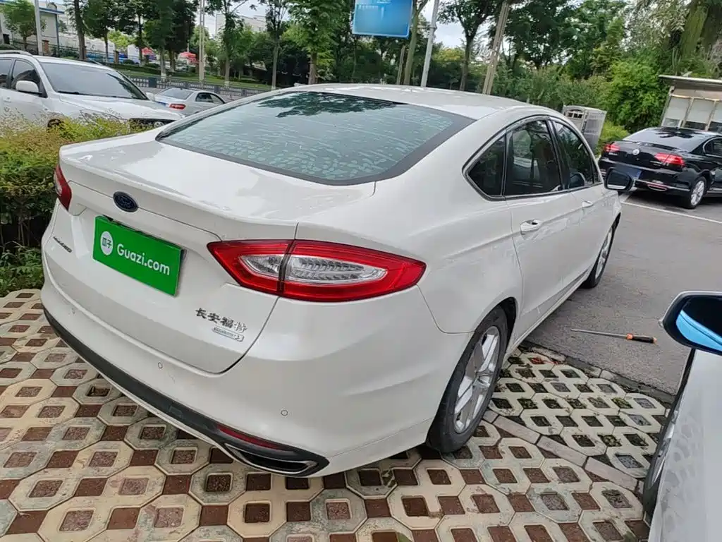 Ford Mondeo — миниатюра 7