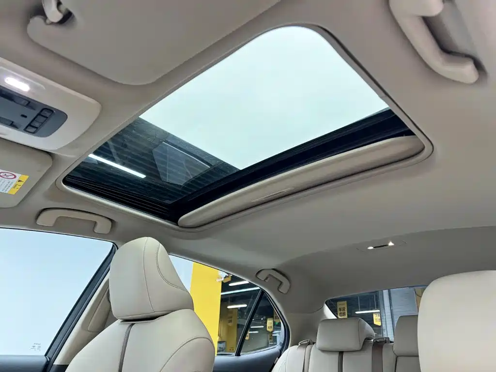 Toyota Camry — миниатюра 16
