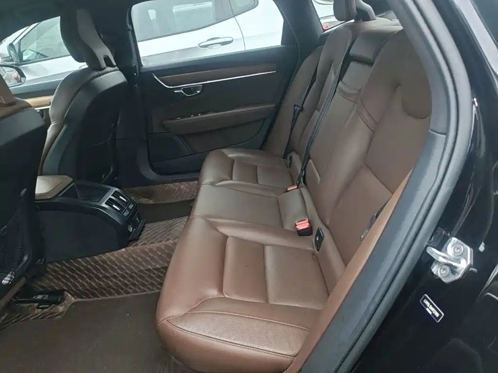 Volvo S90 — миниатюра 17