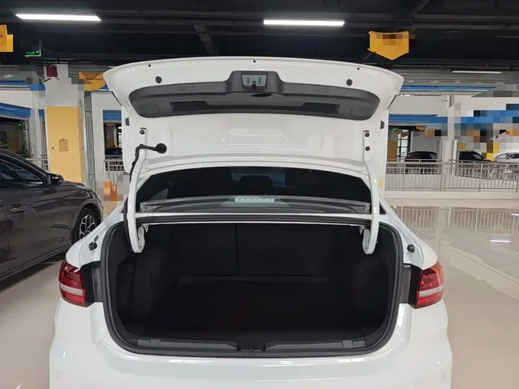 Volkswagen Lavida — миниатюра 19