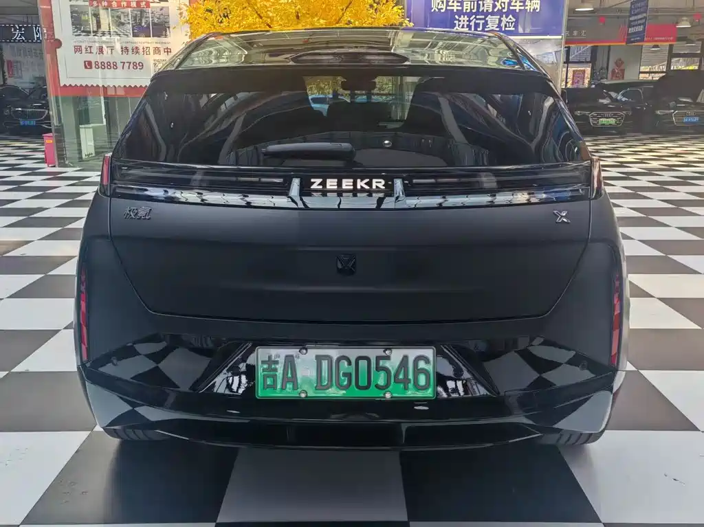 Zeekr X 2026 Max мест