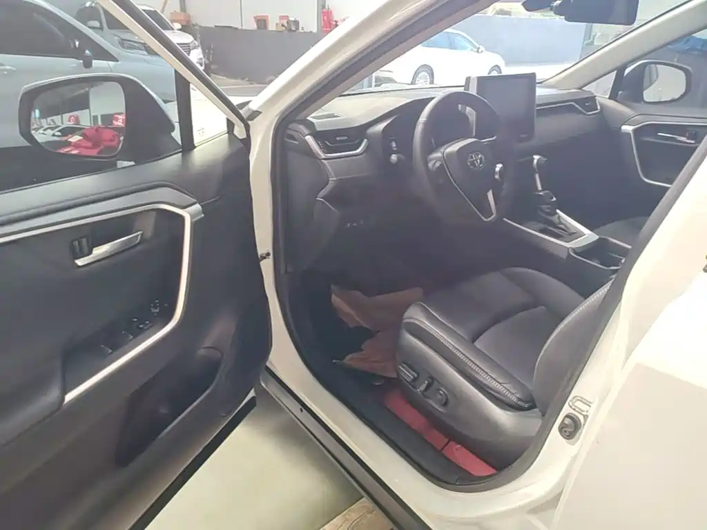 Toyota RAV4 — миниатюра 16