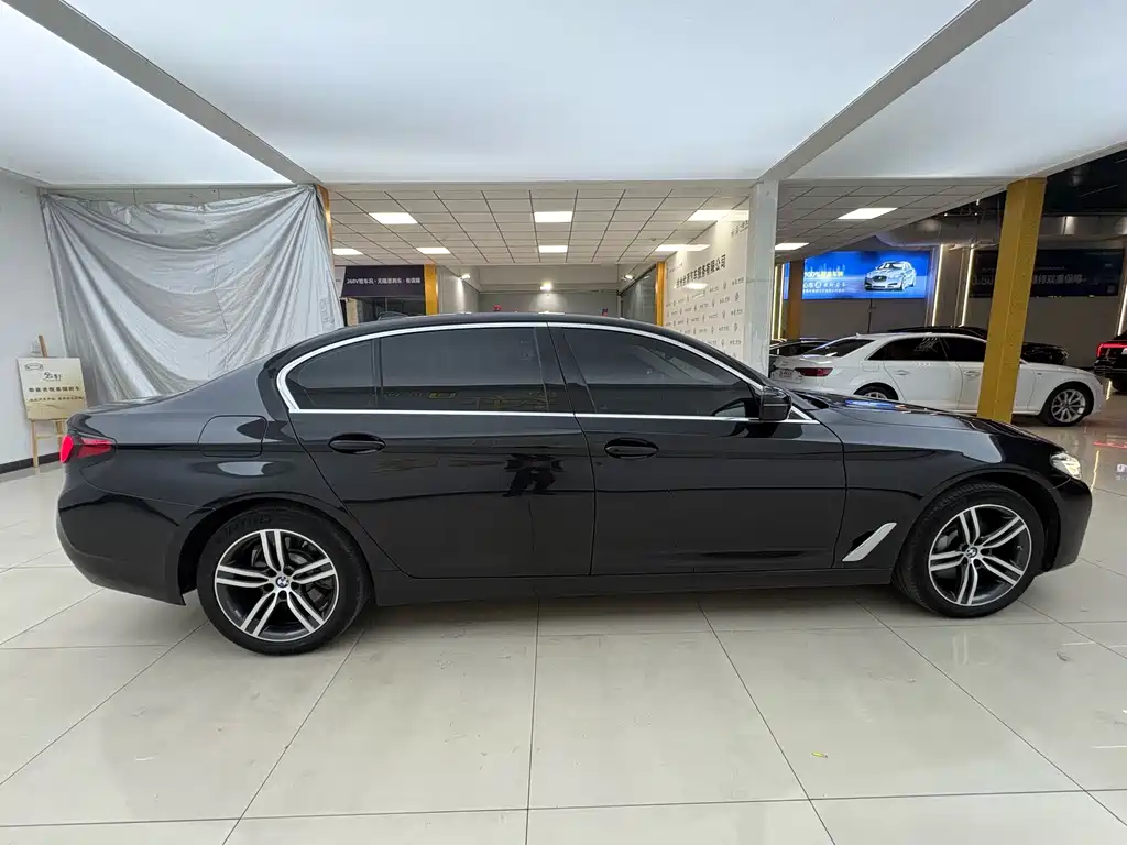 BMW 5 Series — миниатюра 8