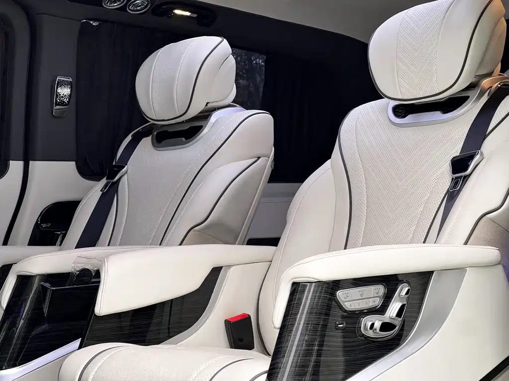Mercedes-Benz Vito 2023 2.0T 7 мест