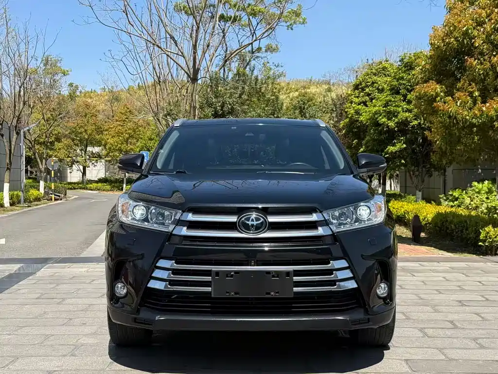 TOYOTA HIGHLANDER