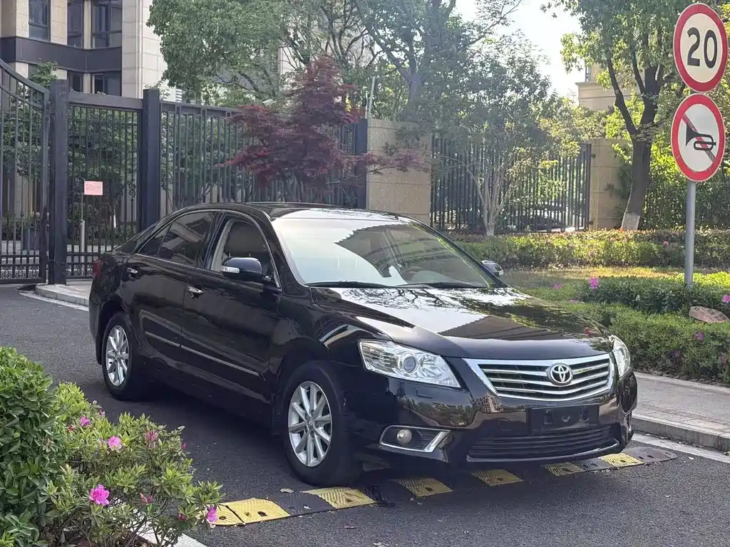 Toyota Camry — миниатюра 3