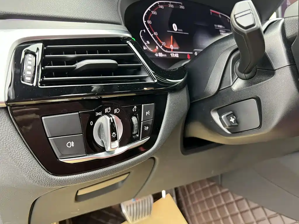 BMW 5 Series — миниатюра 21