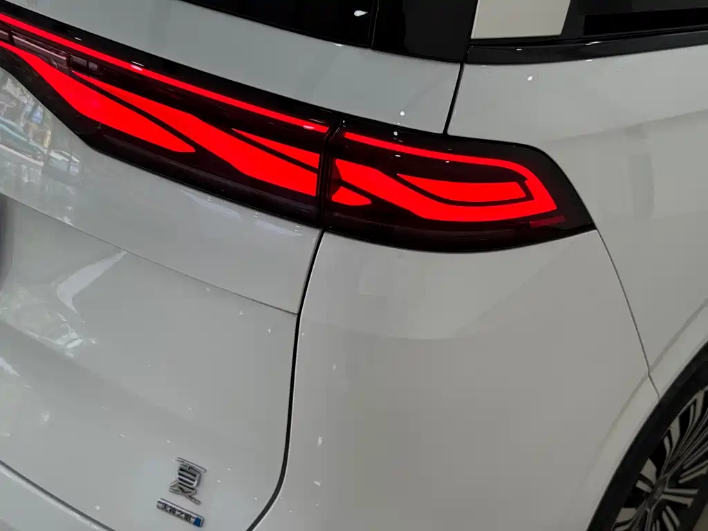 BYD Xia — миниатюра 6