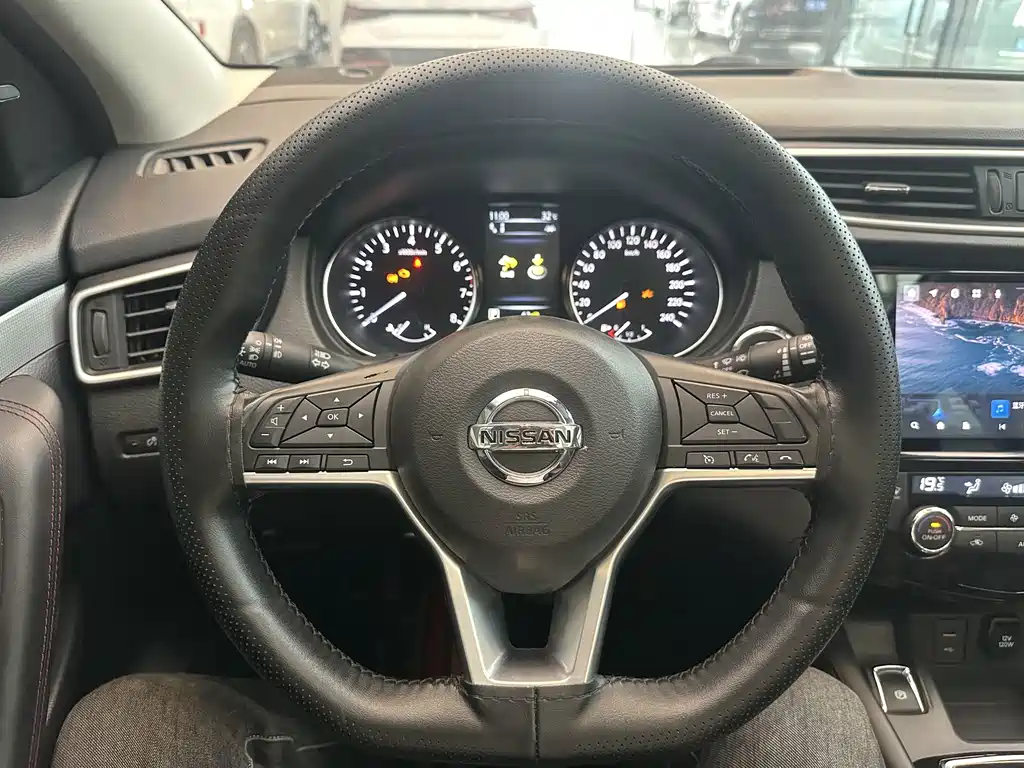Nissan Qashqai — миниатюра 10