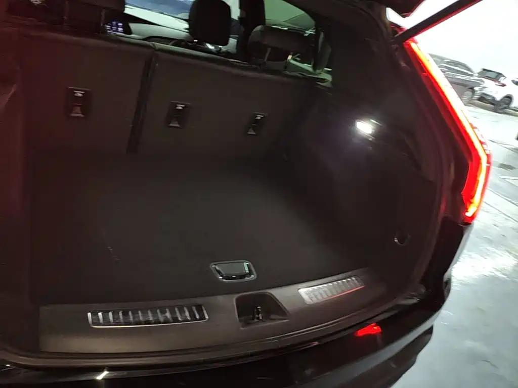 Cadillac XT4 — миниатюра 15