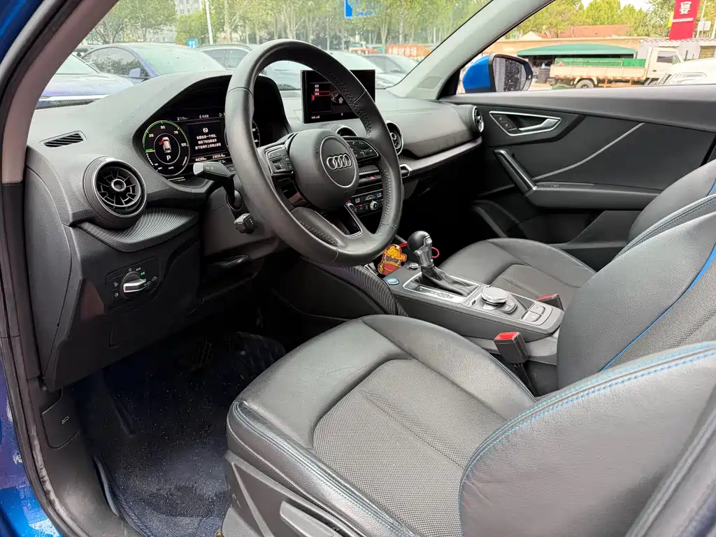 Audi Q2L e-tron — миниатюра 7