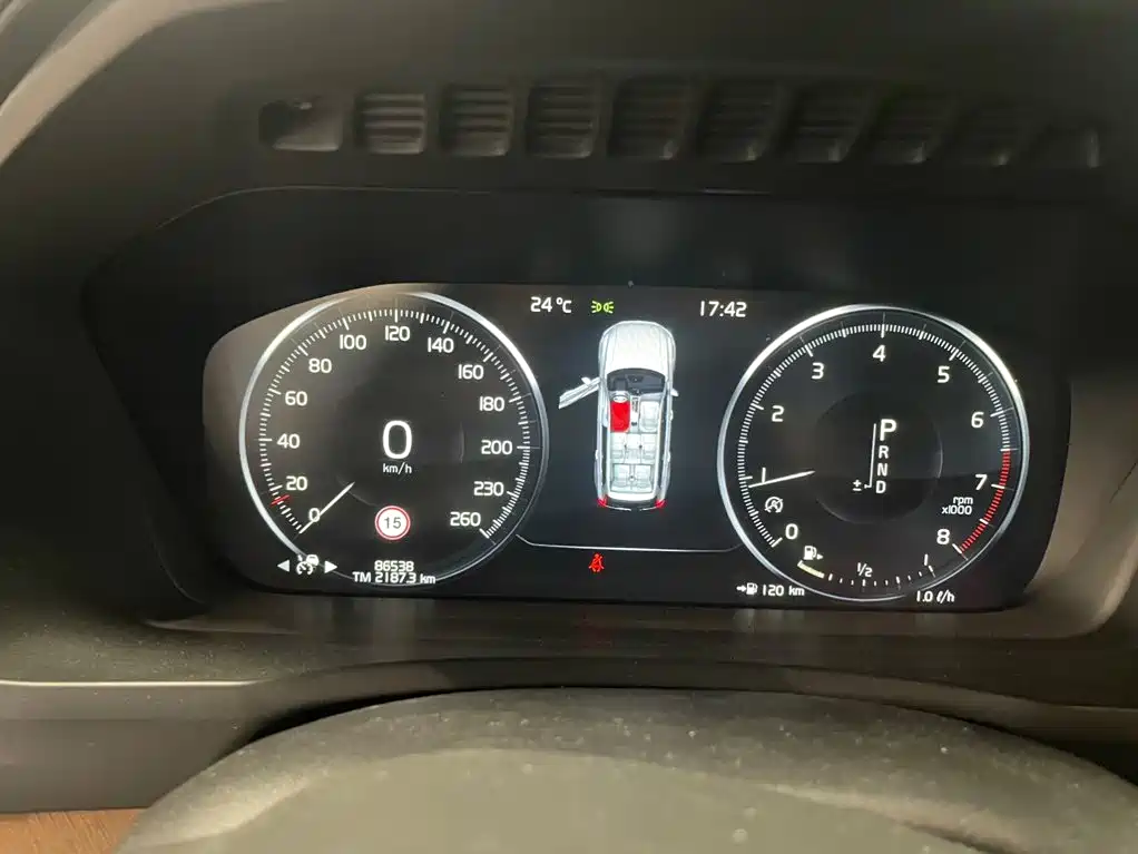 Volvo XC90 — миниатюра 8