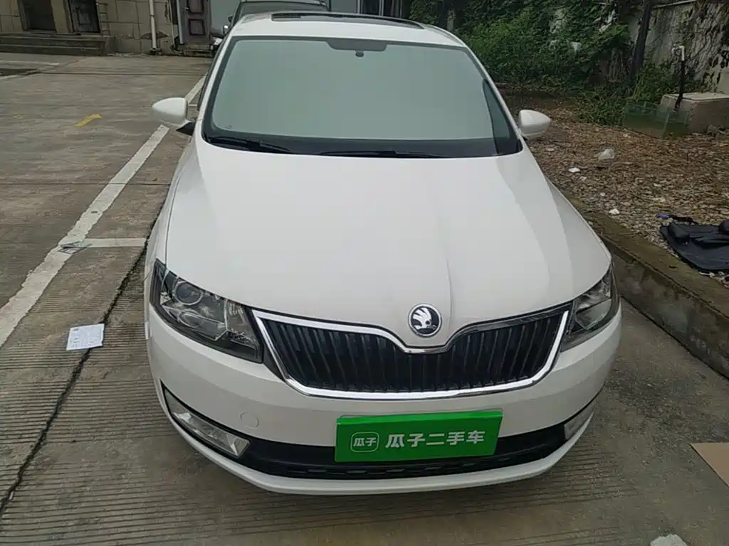 Skoda Rapid Spaceback — миниатюра 3