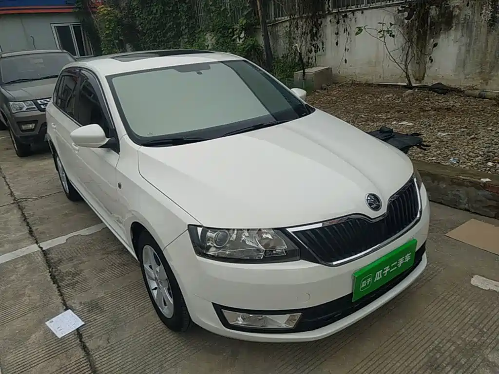 Skoda Rapid Spaceback — миниатюра 4