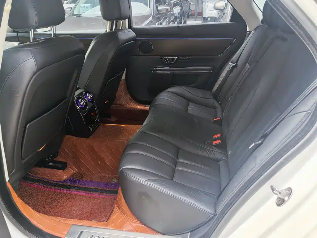 Jaguar XJ — миниатюра 6