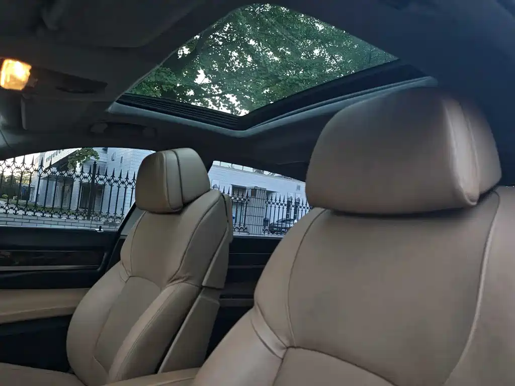 BMW 7 Series — миниатюра 22