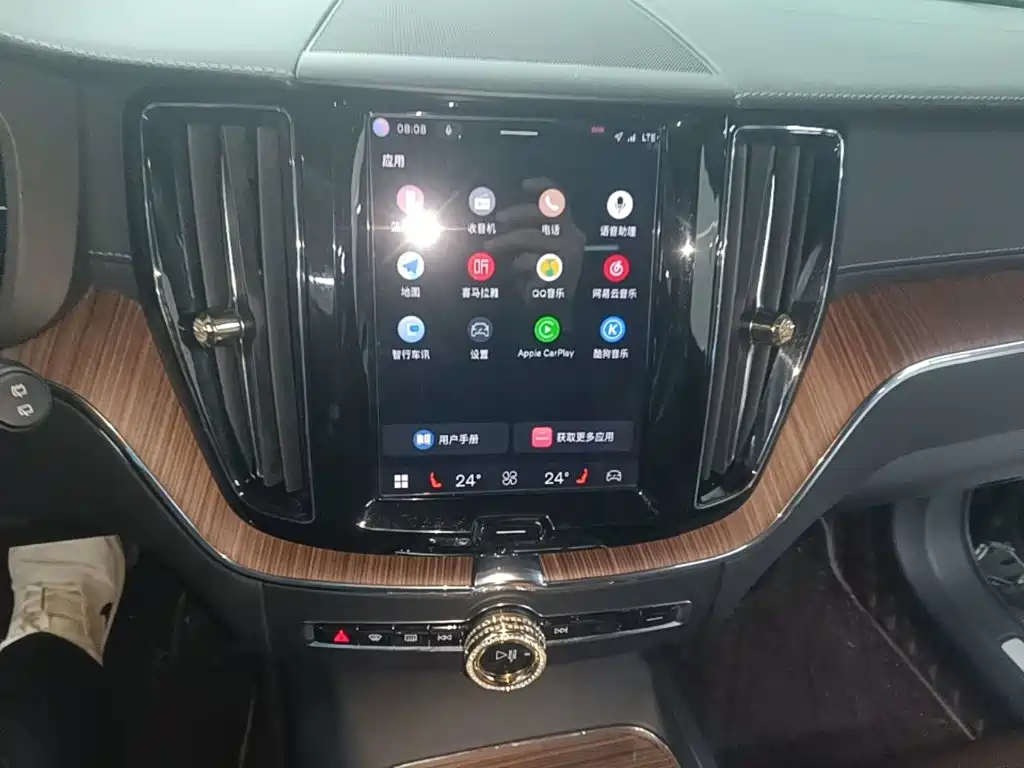 Volvo XC60 PHEV — миниатюра 13