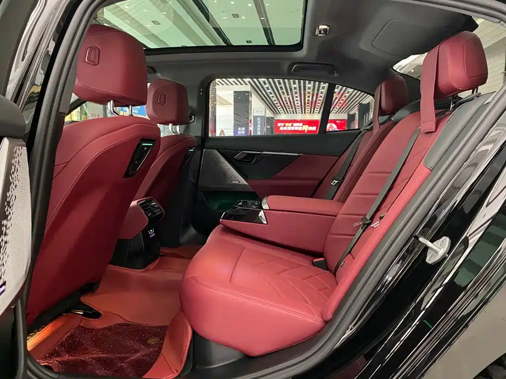 BMW 5 Series — миниатюра 13