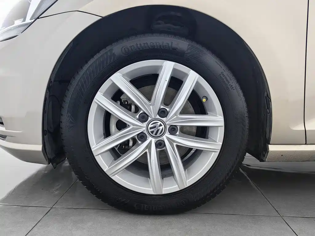 Volkswagen Golf — миниатюра 17