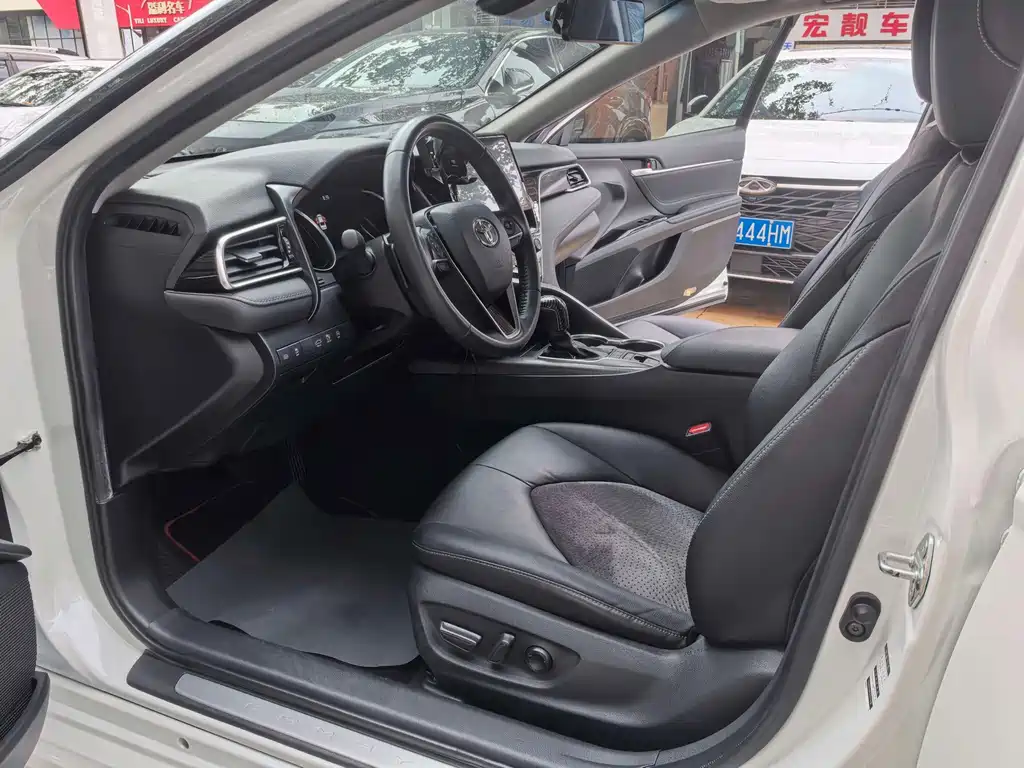 Toyota Camry — миниатюра 7
