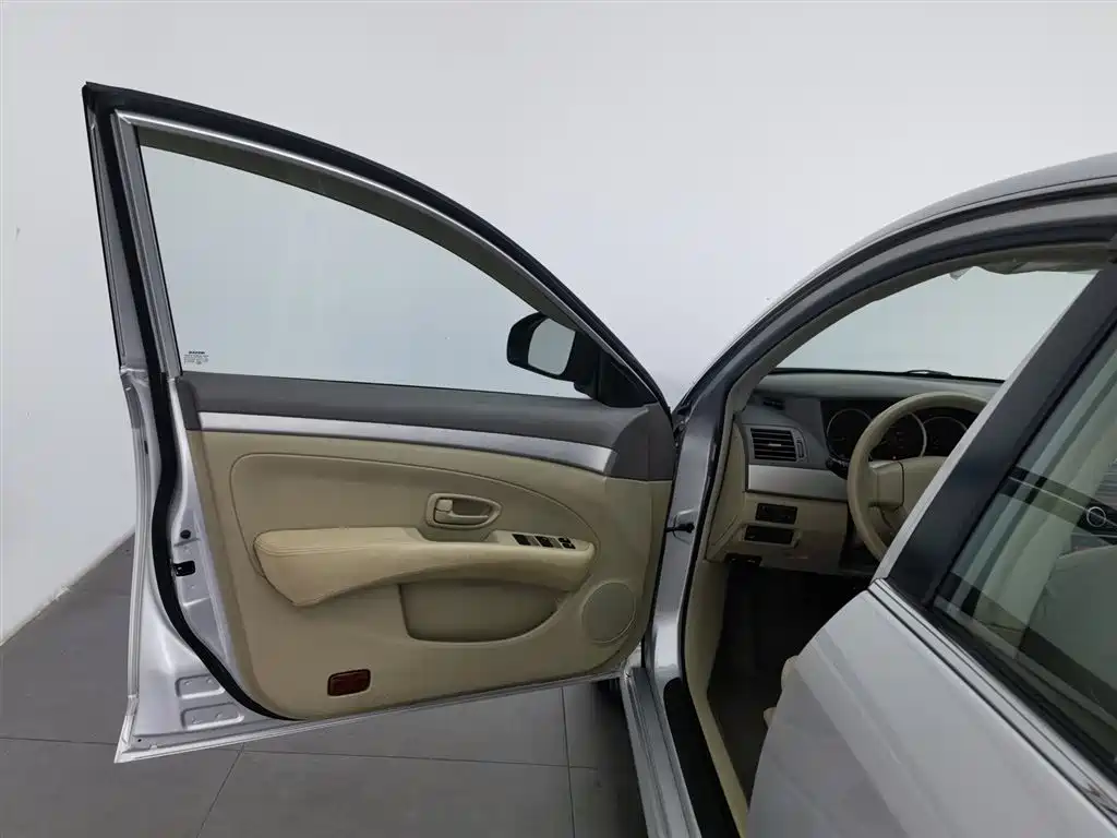 Nissan Sylphy 2012 1.6XE MT Comfort